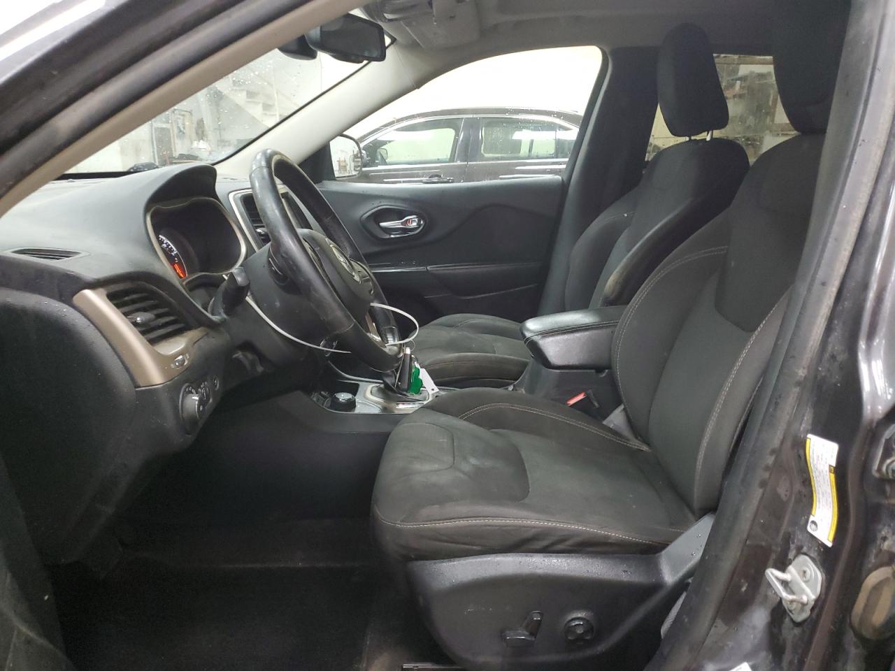 2016 Jeep Cherokee Latitude VIN: 1C4PJMCS1GW197817 Lot: 56814984