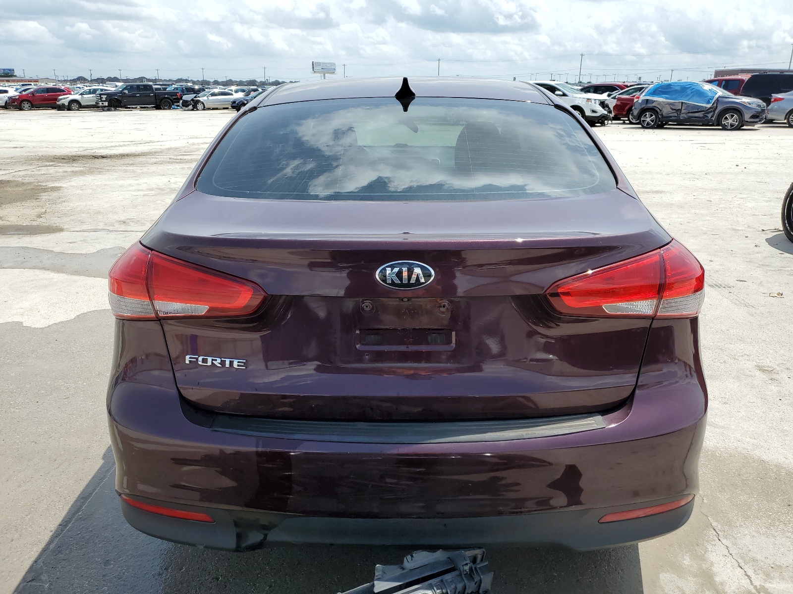 3KPFL4A71HE110501 2017 Kia Forte Lx