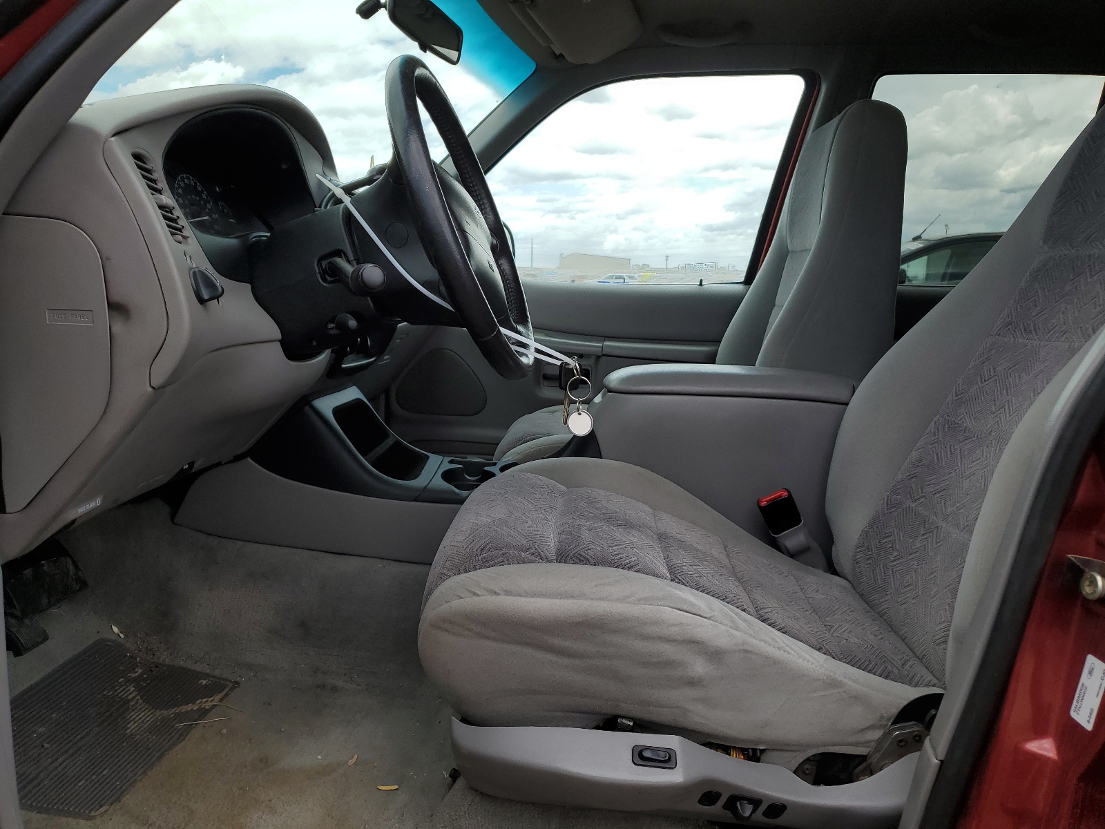 1FMZU35P5WUC40323 1998 Ford Explorer