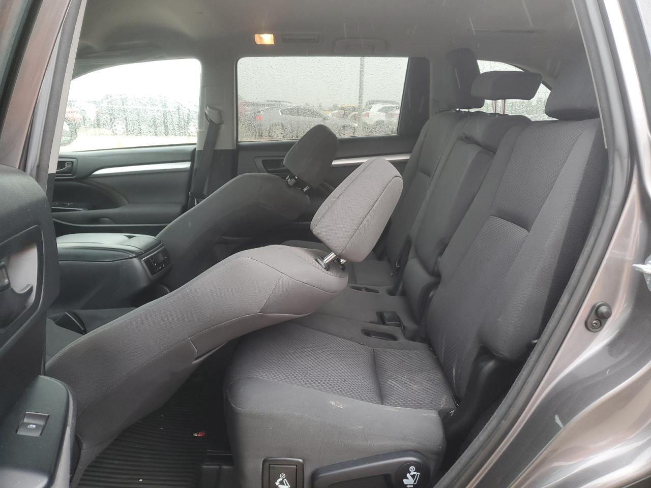 2018 Toyota Highlander Le VIN: 5TDZARFHXJS034211 Lot: 55291494