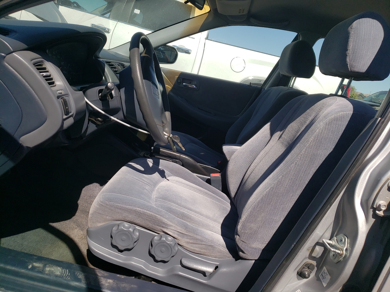 1HGCG6654XA140220 1999 Honda Accord Lx