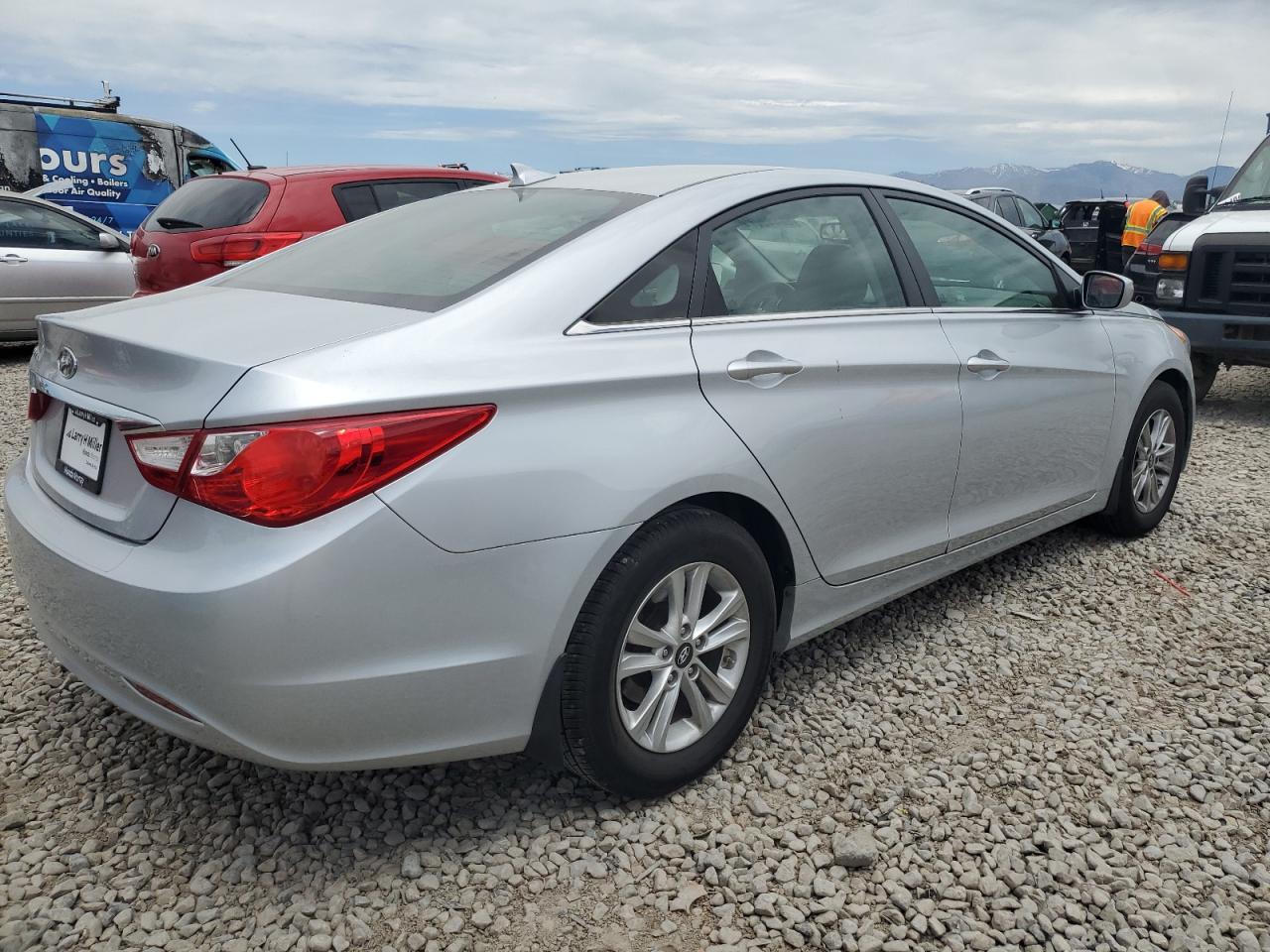 2013 Hyundai Sonata - Image 3