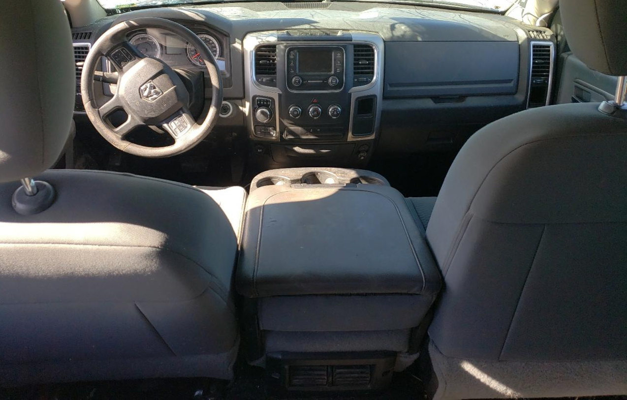 1C6RR7TT3KS689560 2019 Ram 1500 Classic Slt