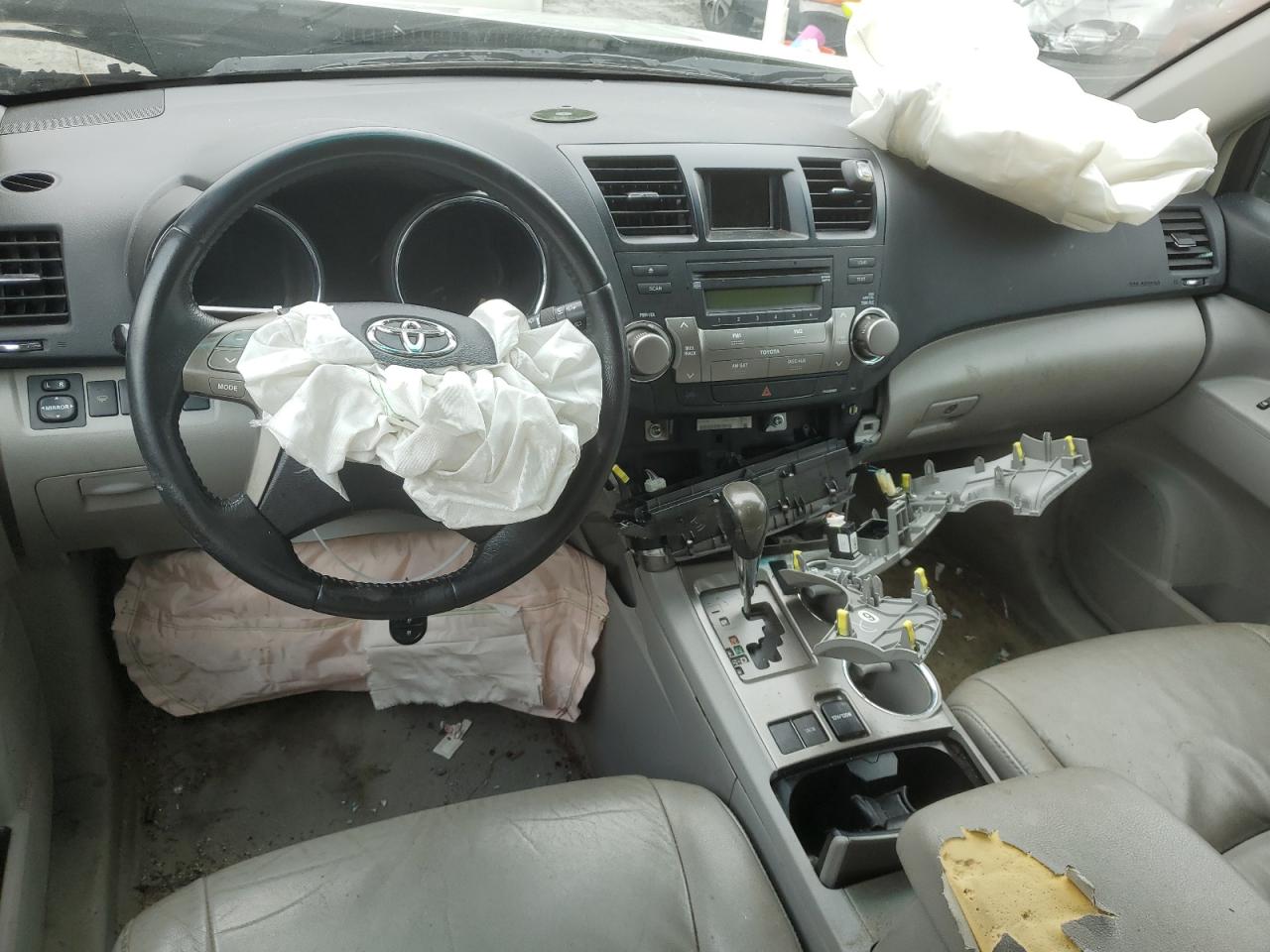 5TDKK3EH7AS009408 2010 Toyota Highlander Se