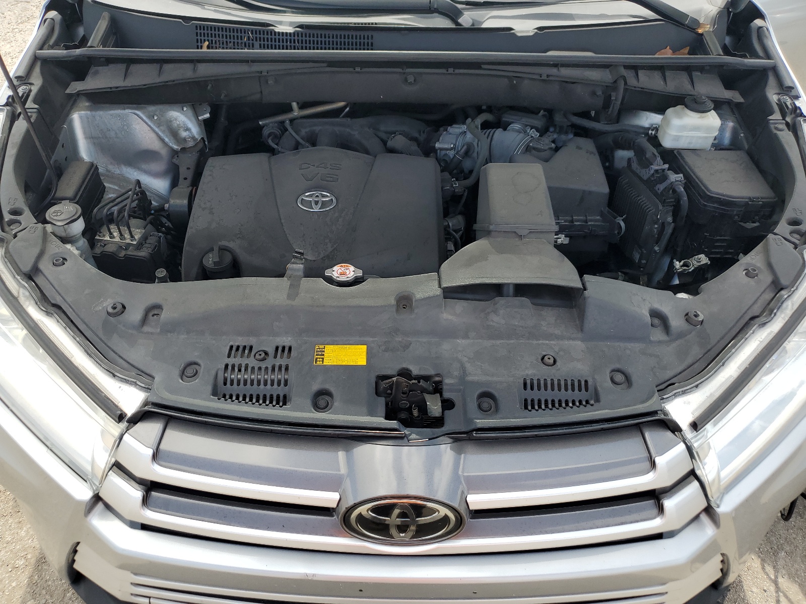 5TDBZRFH7KS971710 2019 Toyota Highlander Le