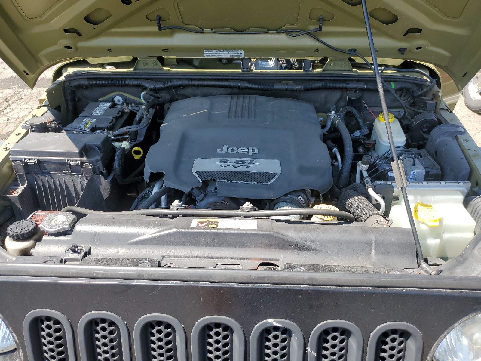 1C4BJWDG1DL573686 2013 Jeep Wrangler Unlimited Sport