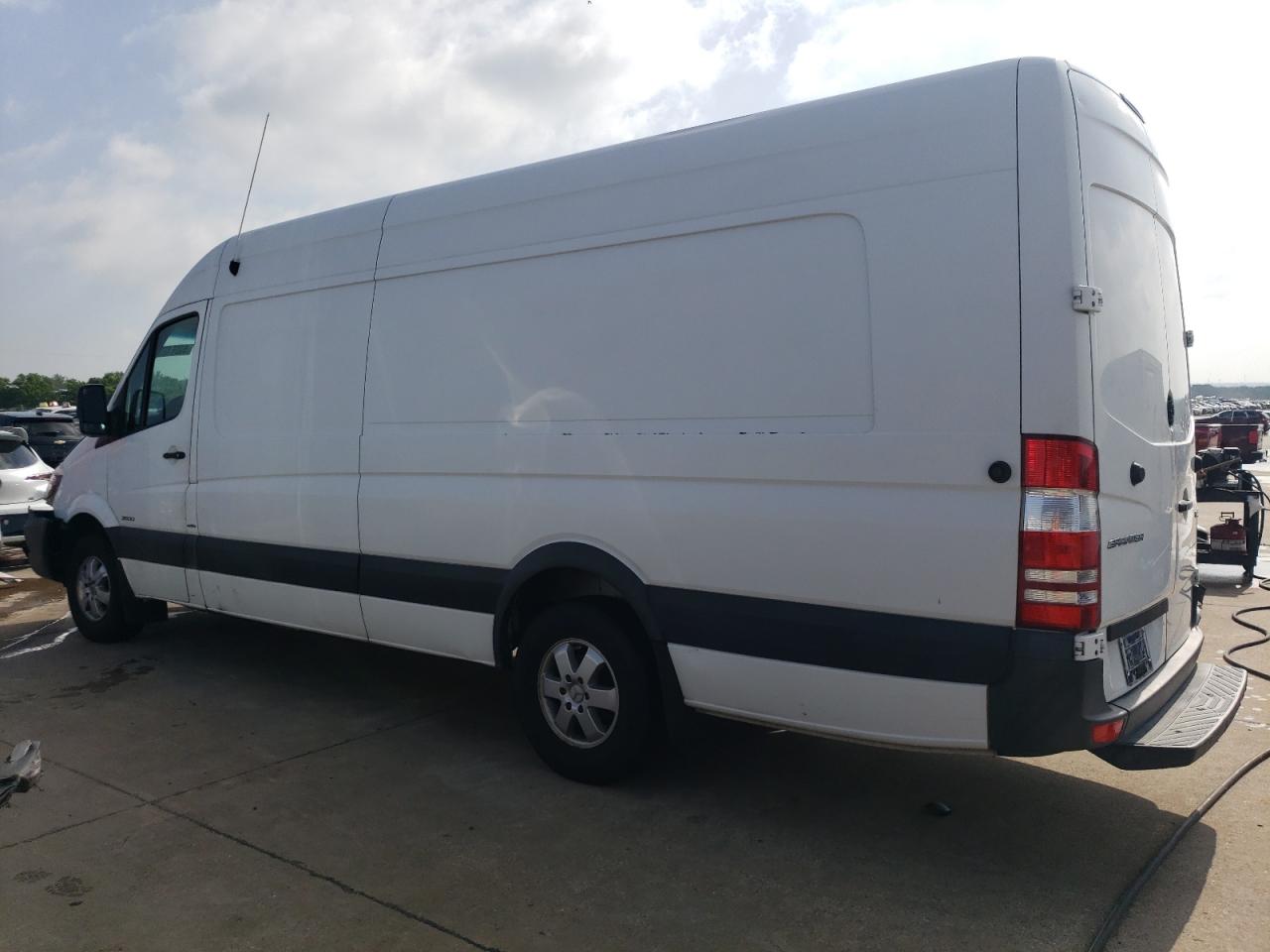 VIN WD3PE8CCXE5917312 2014 MERCEDES-BENZ SPRINTER no.2