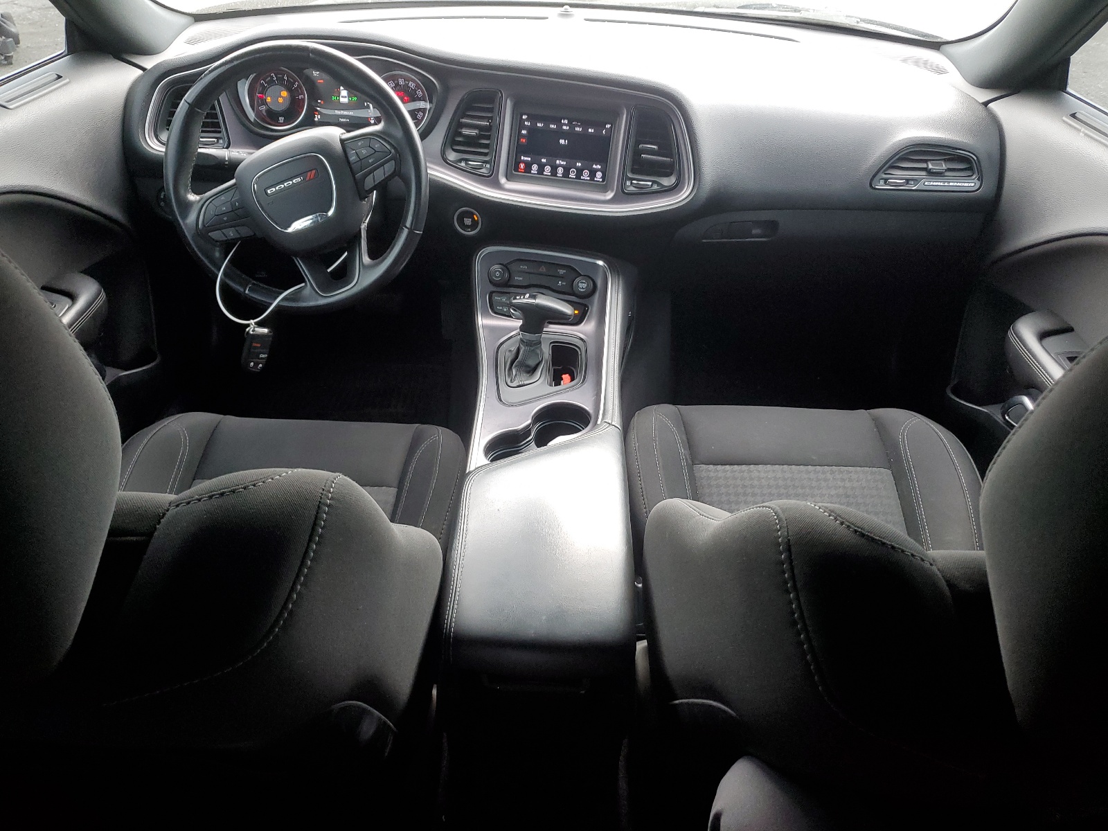 2C3CDZAG3JH231977 2018 Dodge Challenger Sxt