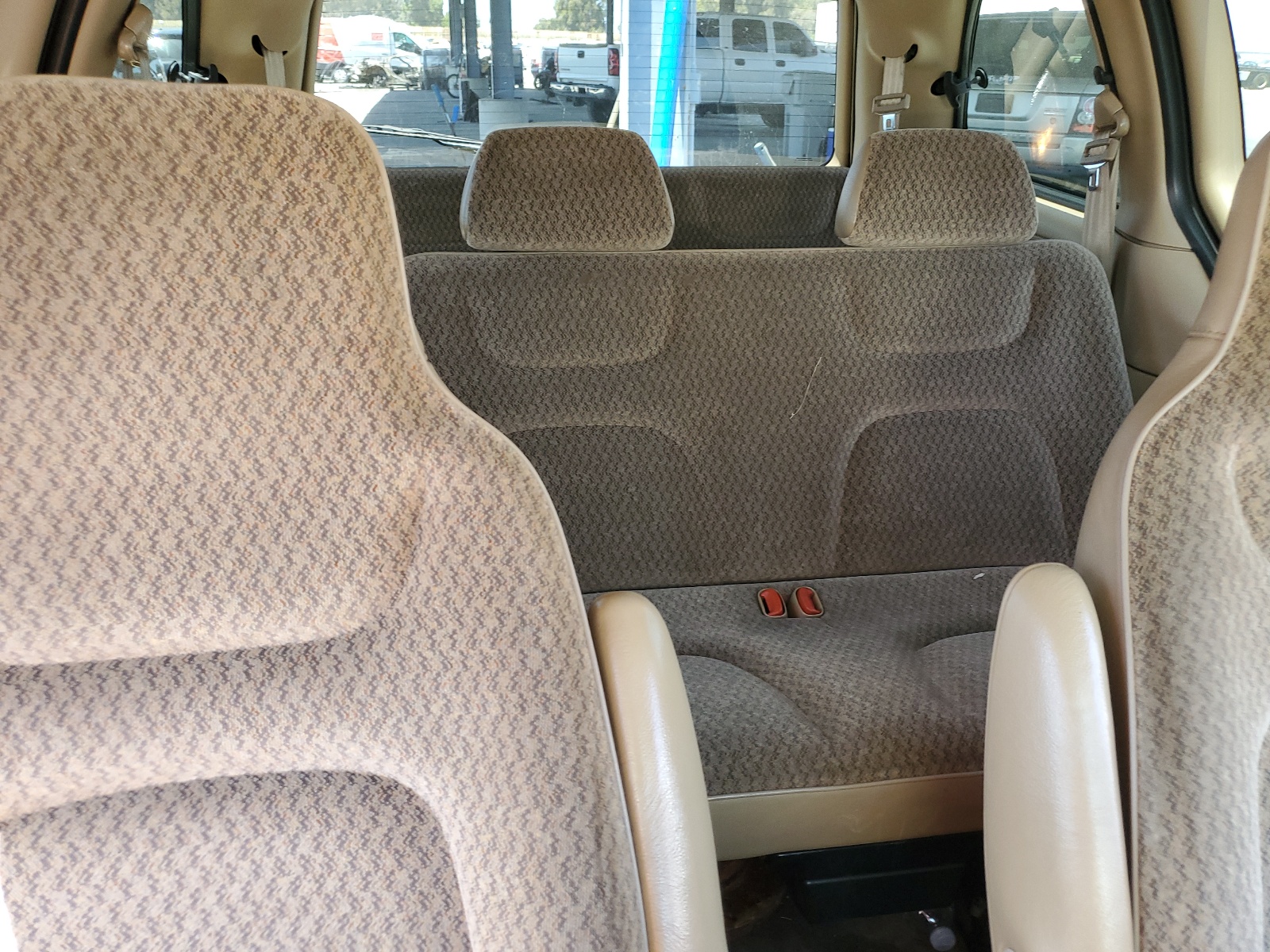 2B4GP25R3WR629258 1998 Dodge Caravan