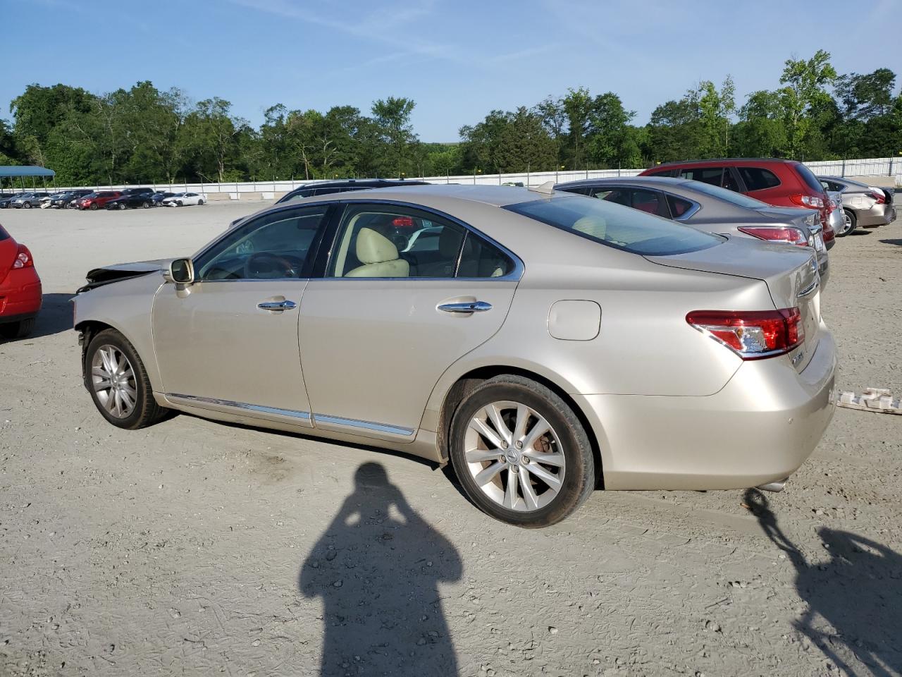 2010 Lexus ES - Image 2