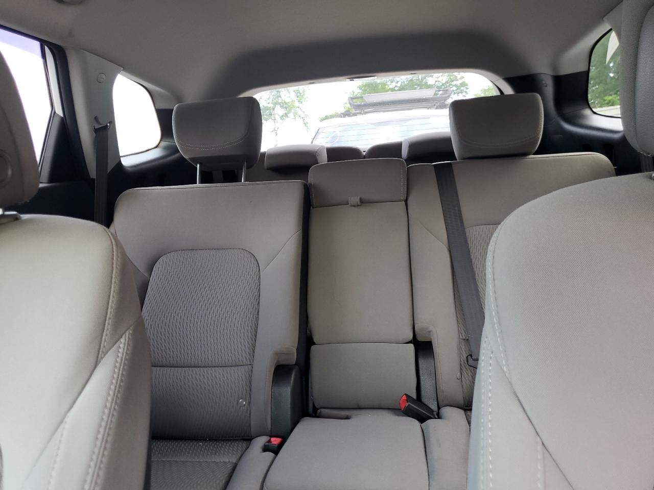 2015 Hyundai Santa Fe - Image 10