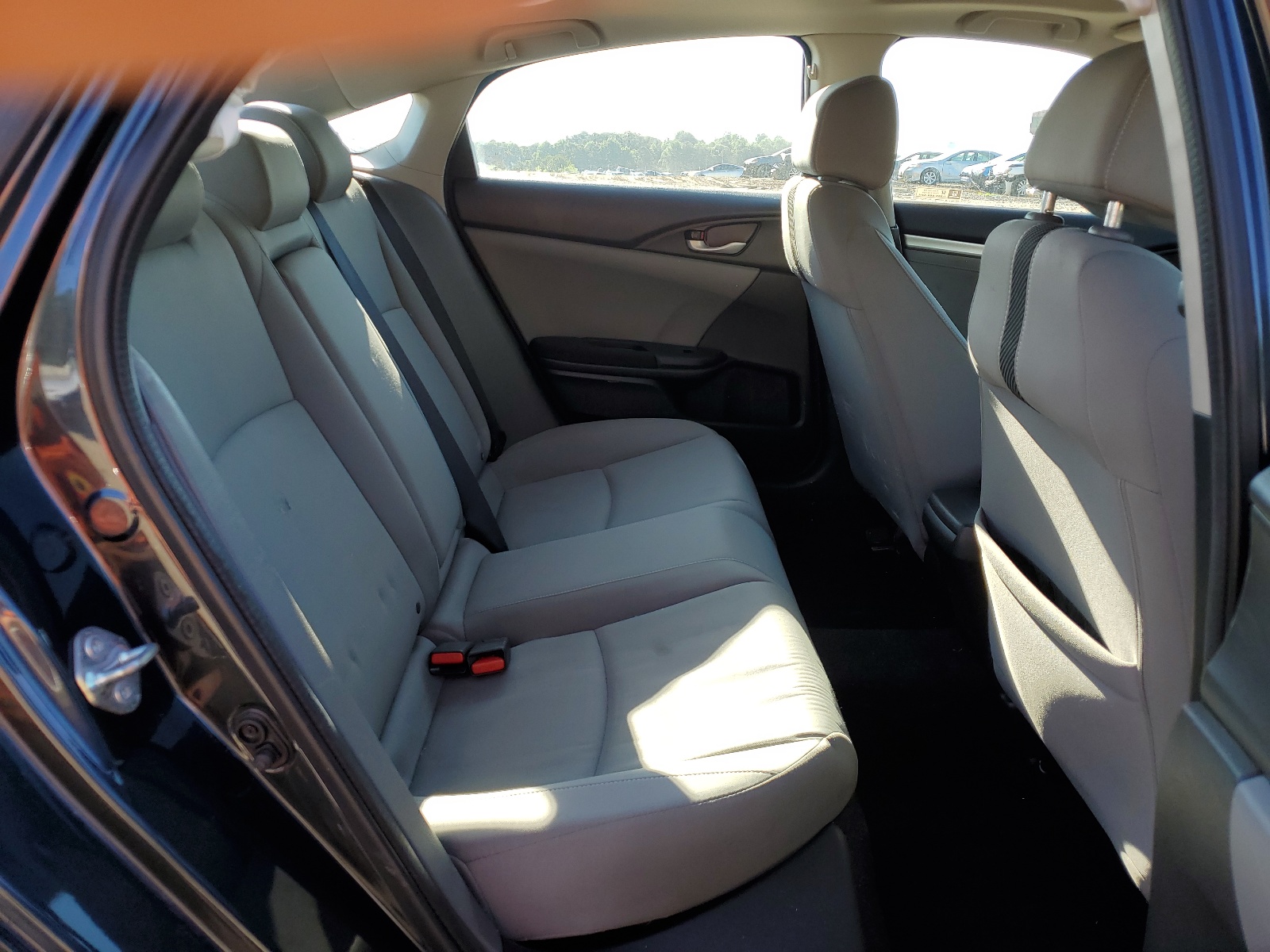 2HGFC2F70JH585324 2018 Honda Civic Ex