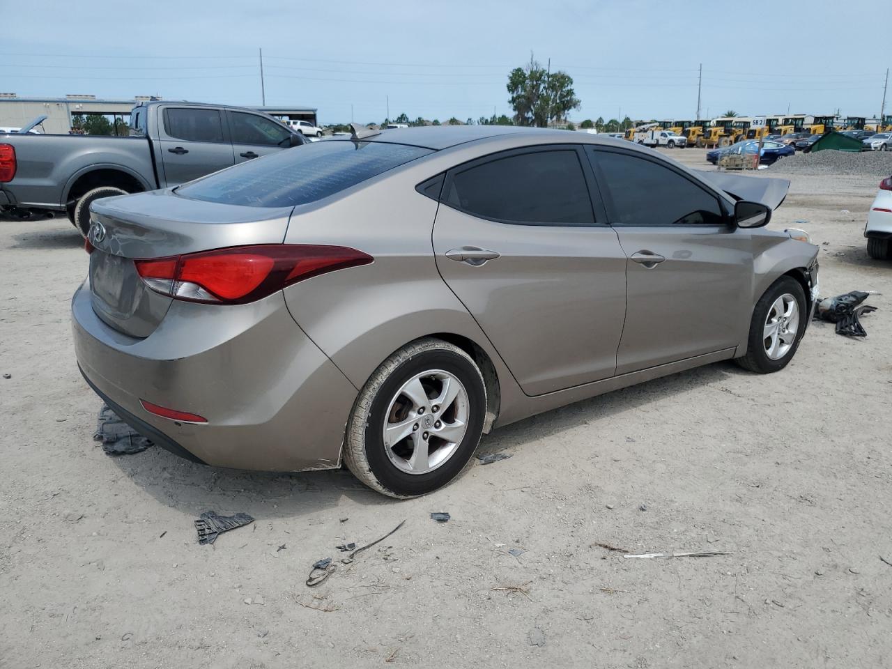 2014 Hyundai Elantra - Image 3