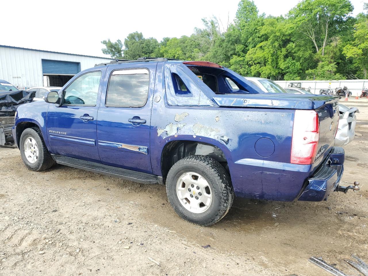 2013 Chevrolet Avalanche - Image 2