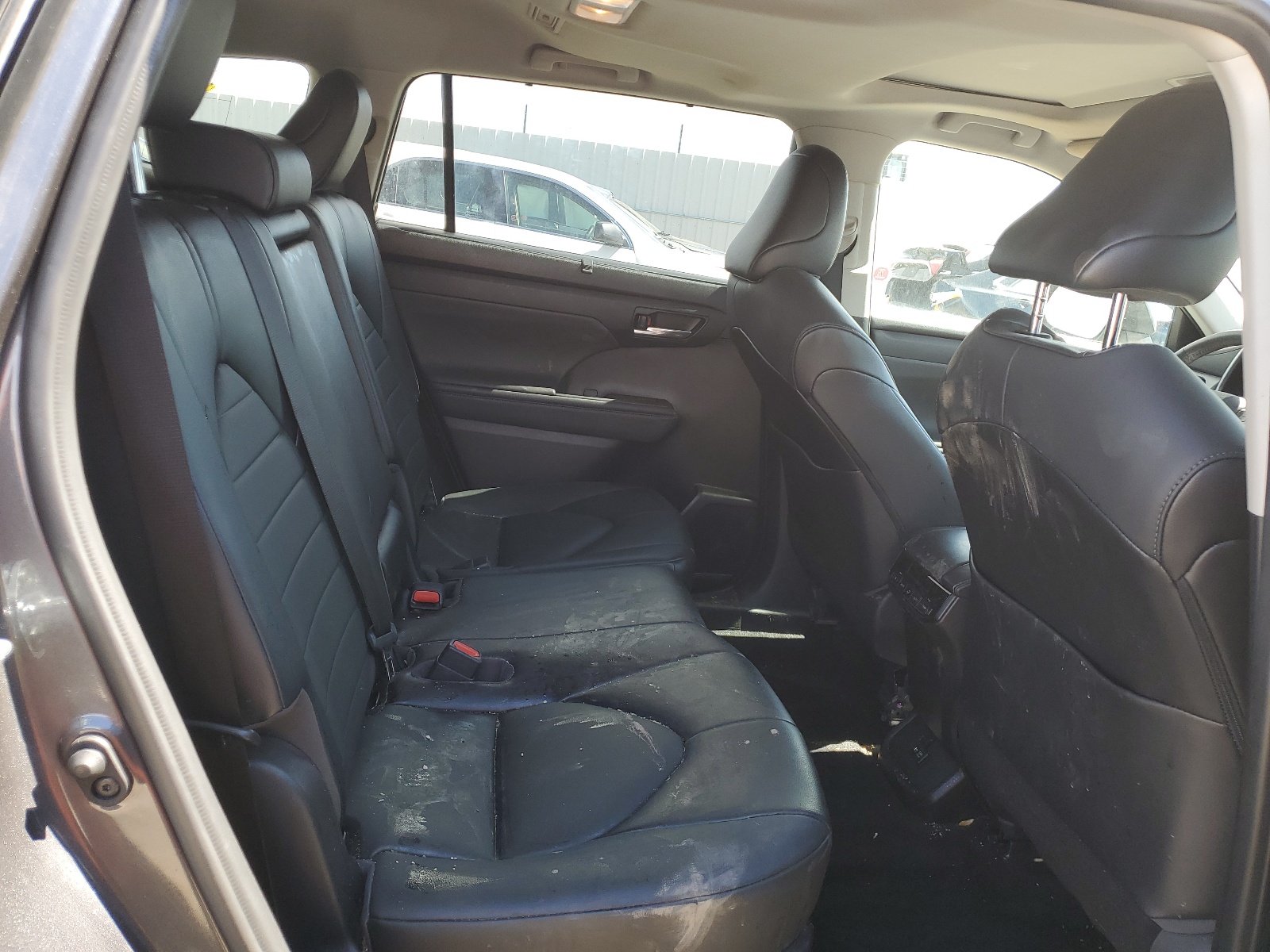 5TDGZRBH4MS155942 2021 Toyota Highlander Xle