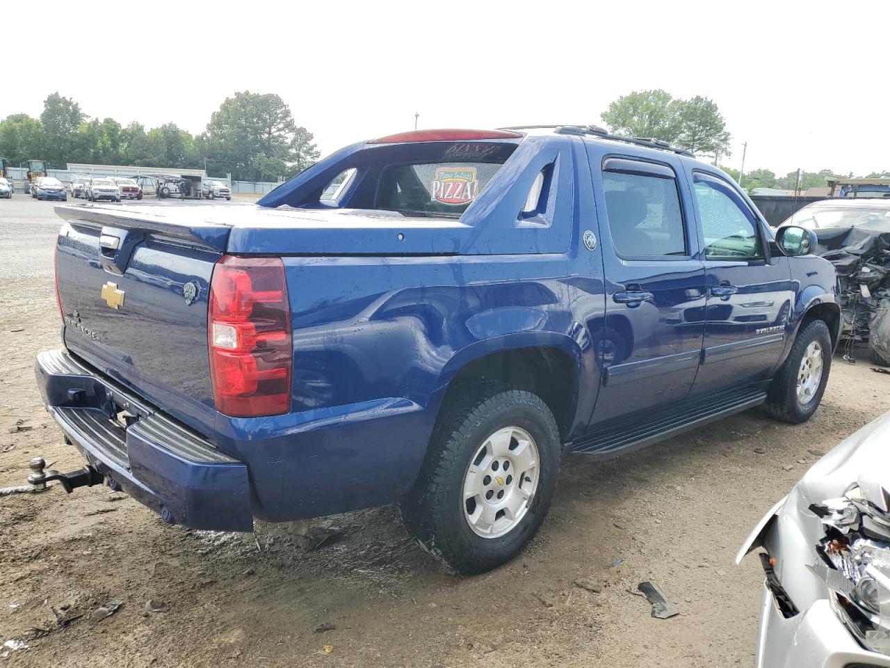 2013 Chevrolet Avalanche - Image 3