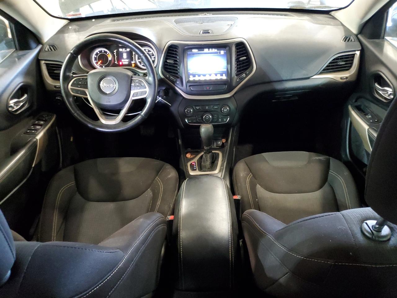 2017 Jeep Cherokee Latitude VIN: 1C4PJLCB4HW616870 Lot: 52565724