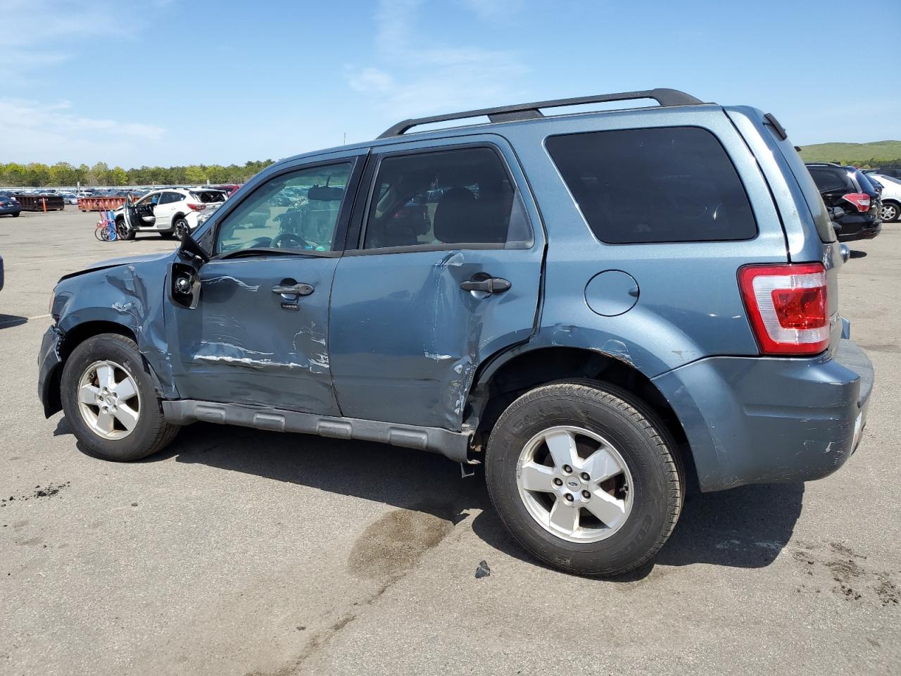 2011 Ford Escape - Image 2