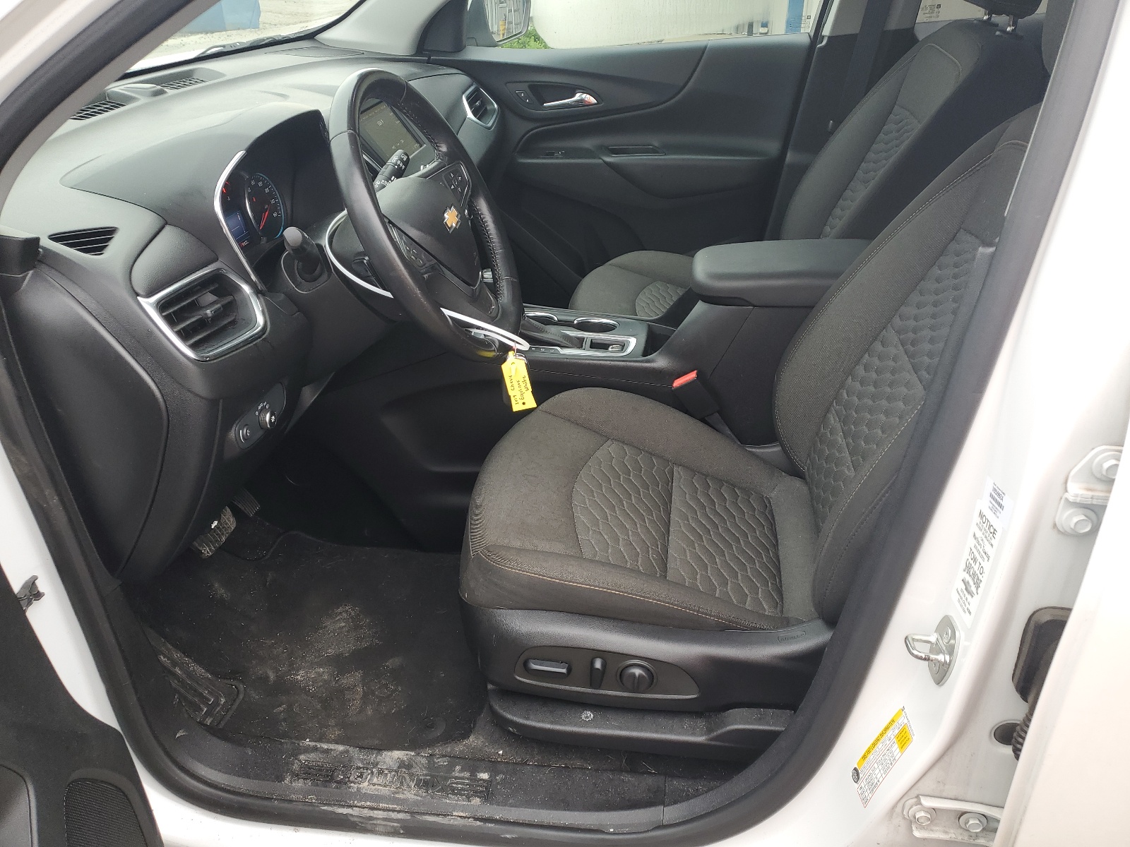 2GNAXKEV1K6151110 2019 Chevrolet Equinox Lt