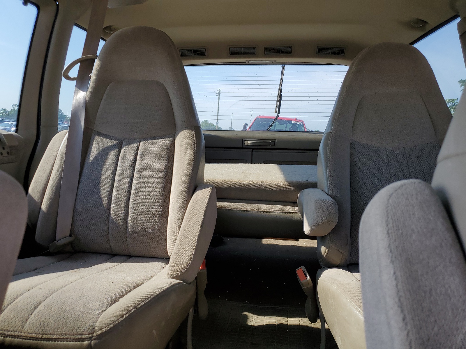 1GNDM19W8YB137441 2000 Chevrolet Astro