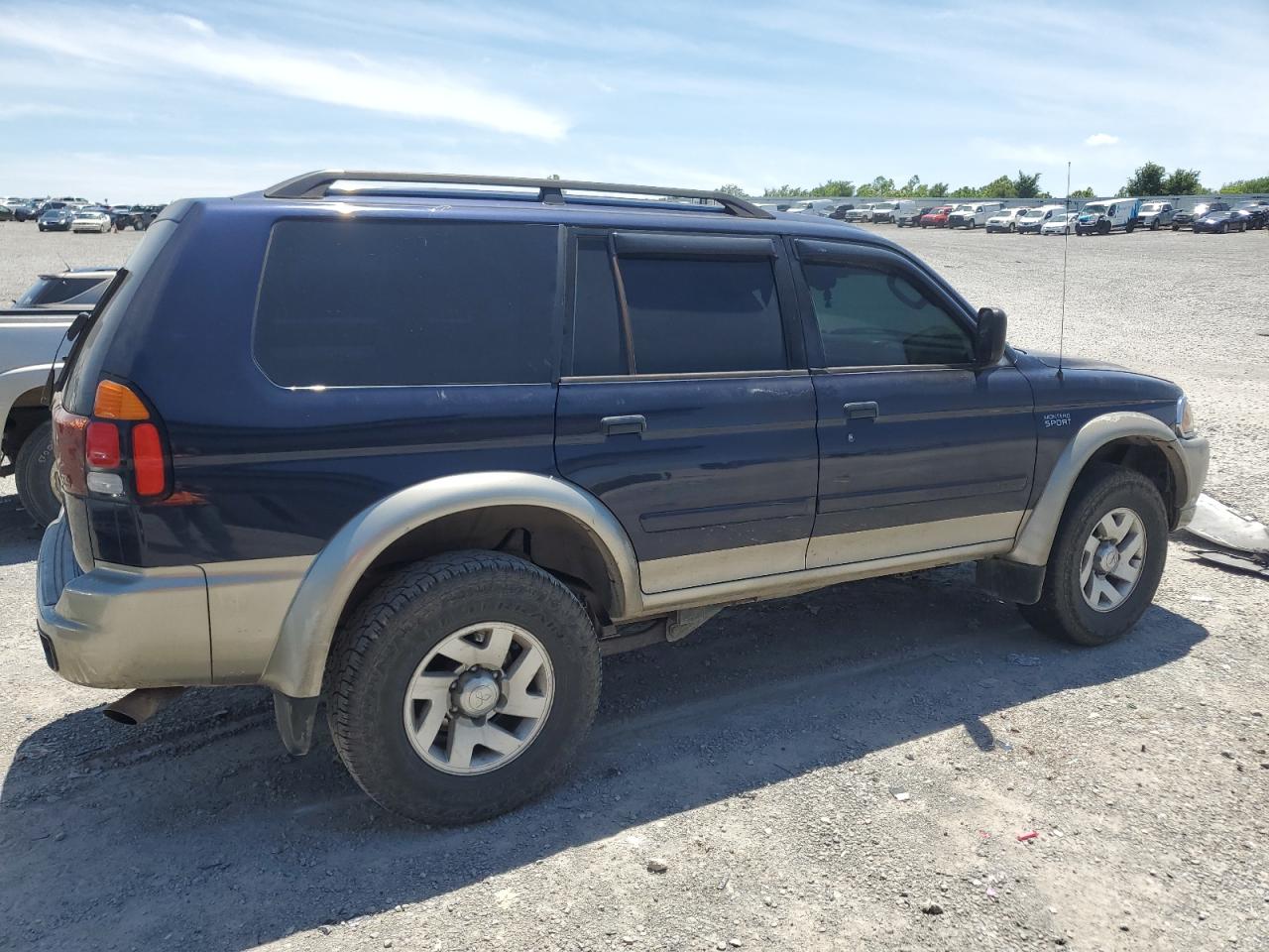 2003 Mitsubishi Montero - Image 3