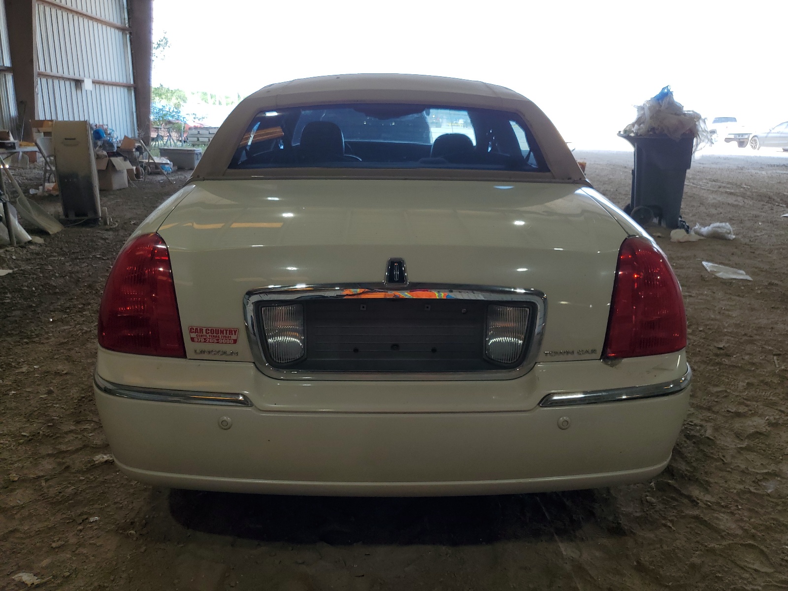 1LNHM83W04Y669670 2004 Lincoln Town Car Ultimate