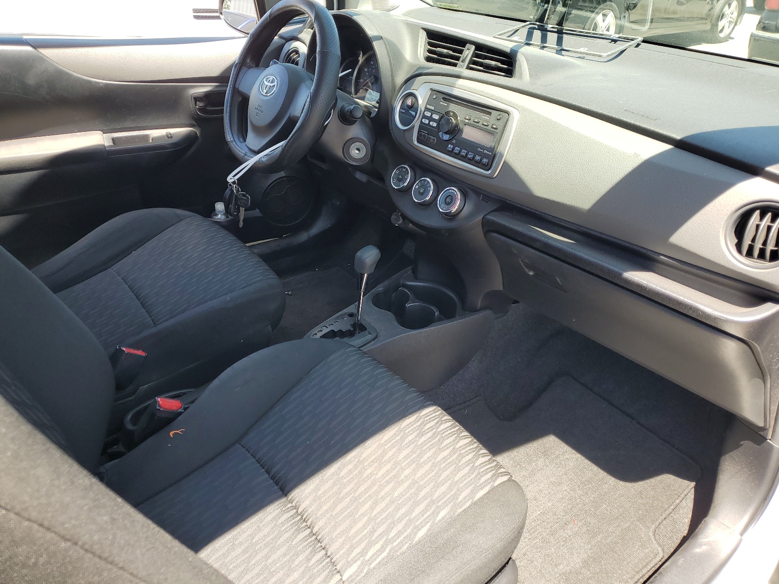 VNKJTUD30EA009975 2014 Toyota Yaris