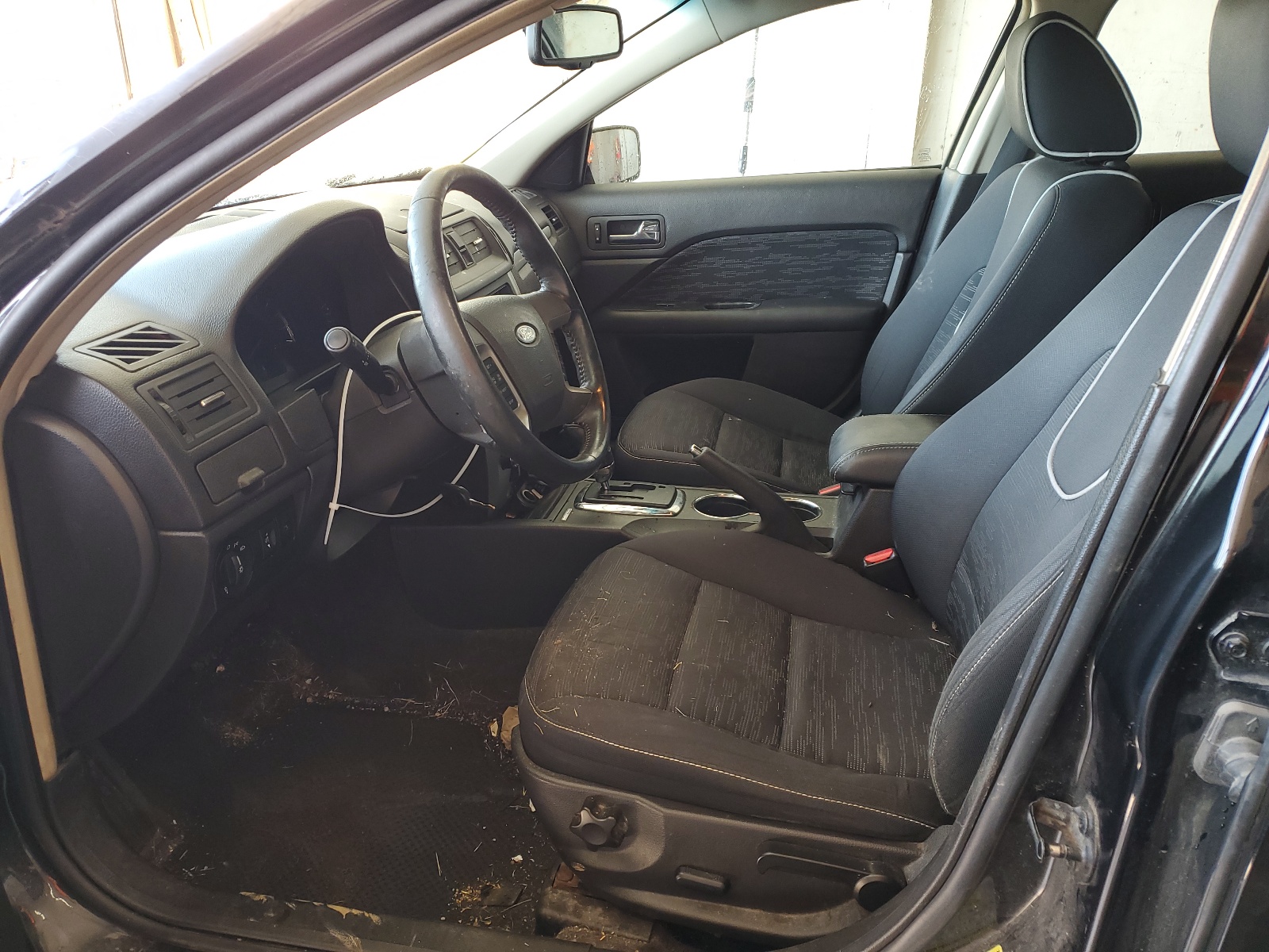 3FAHP0HG2AR233952 2010 Ford Fusion Se