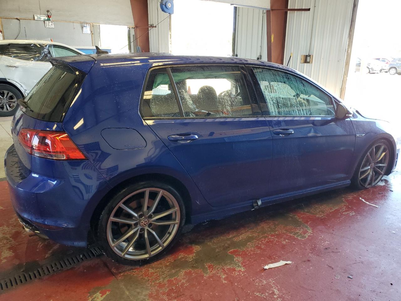 2017 Volkswagen Golf - Image 3