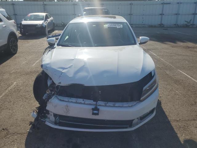  VOLKSWAGEN PASSAT 2018 Белый