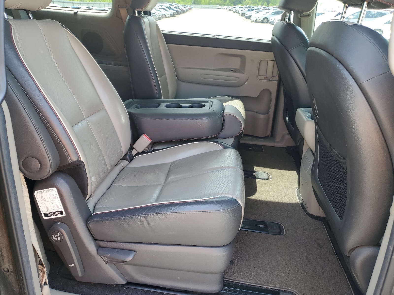 KNDMB5C1XH6337121 2017 Kia Sedona Lx