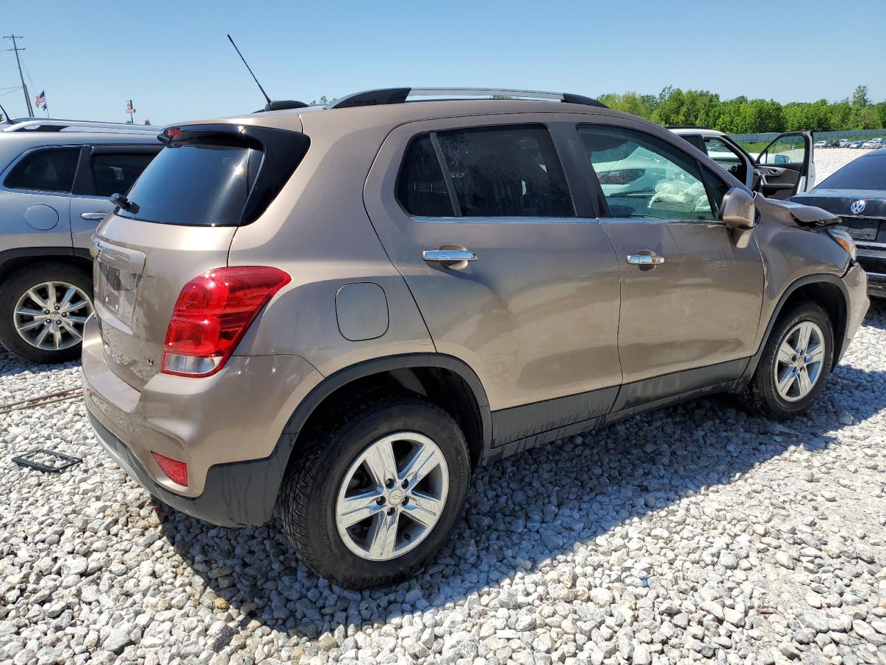 VIN 3GNCJPSB7JL233466 2018 CHEVROLET TRAX no.3