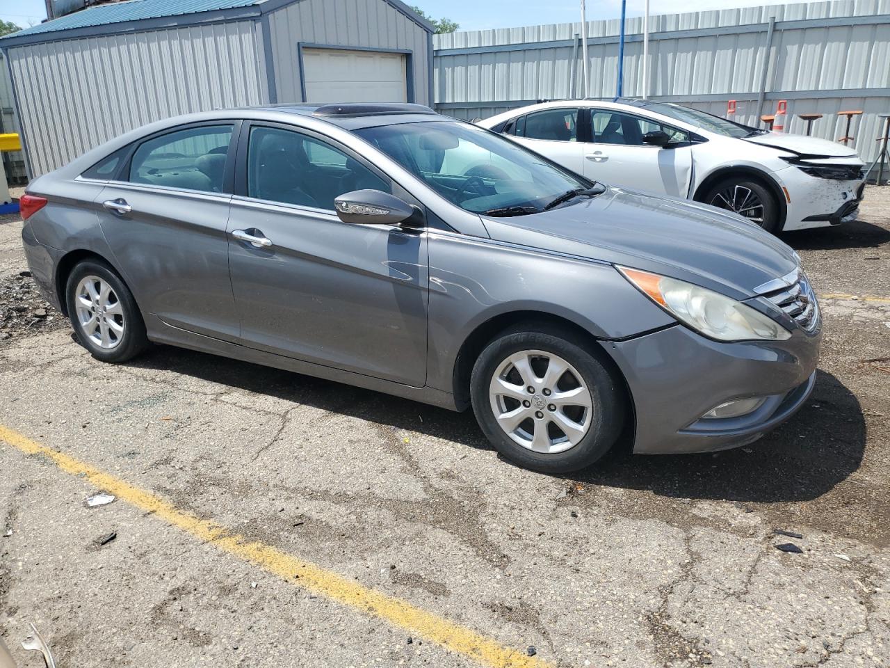 2013 Hyundai Sonata - Image 4