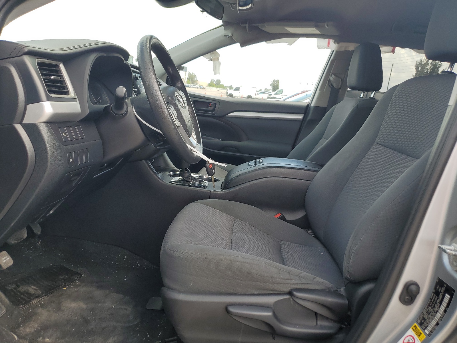 5TDBZRFH7KS971710 2019 Toyota Highlander Le