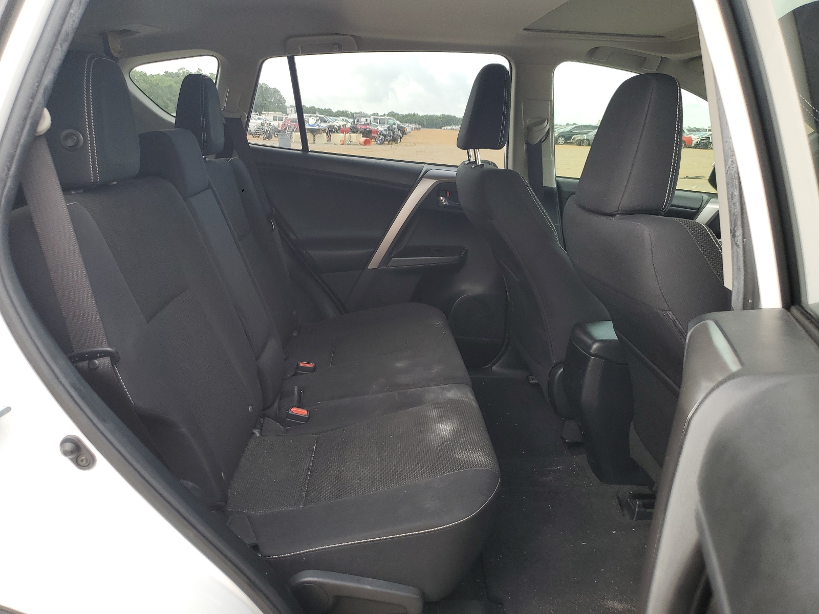 JTMWFREVXHD096211 2017 Toyota Rav4 Xle