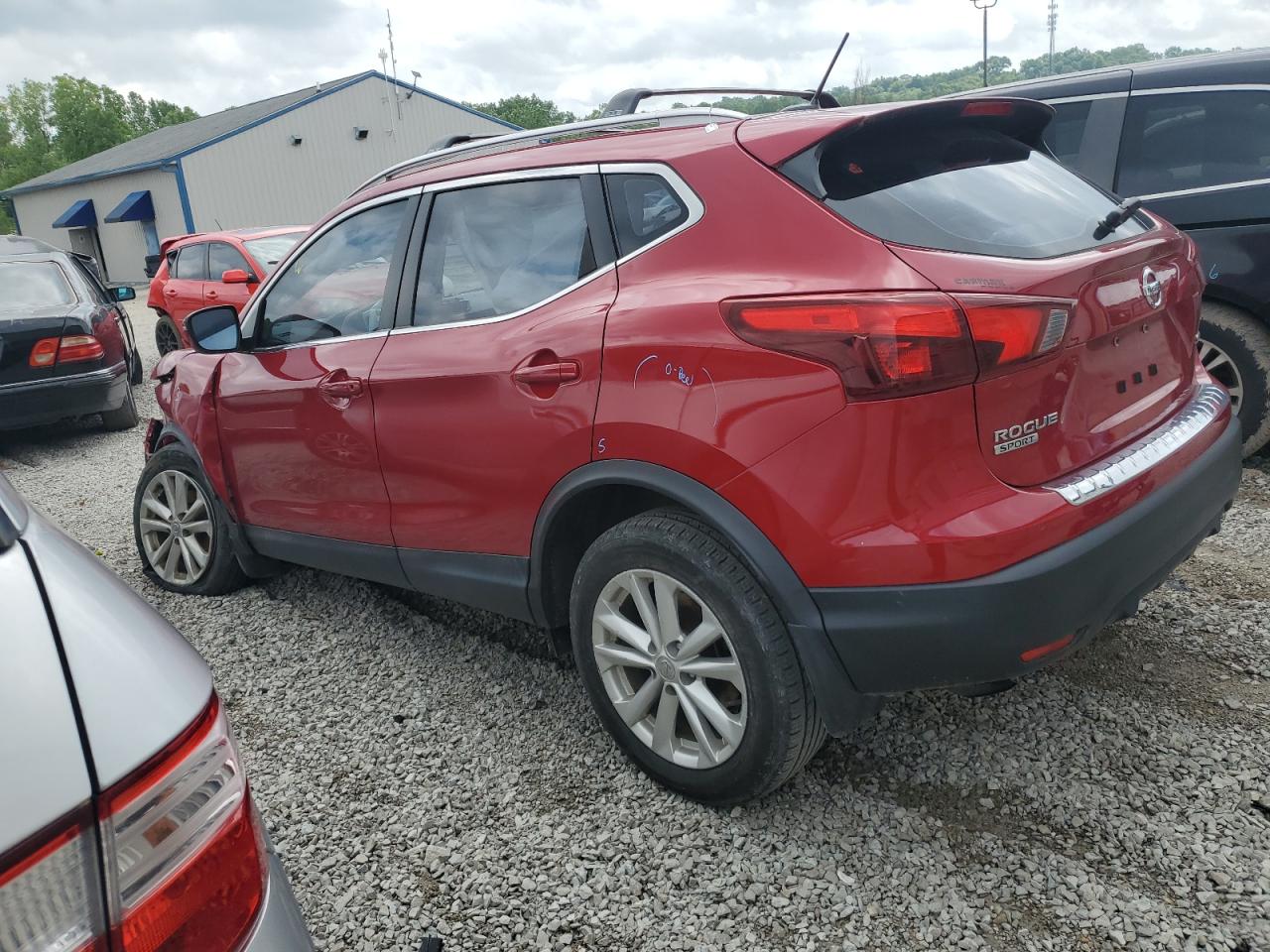 JN1BJ1CRXJW266665 2018 NISSAN ROGUE - Image 2