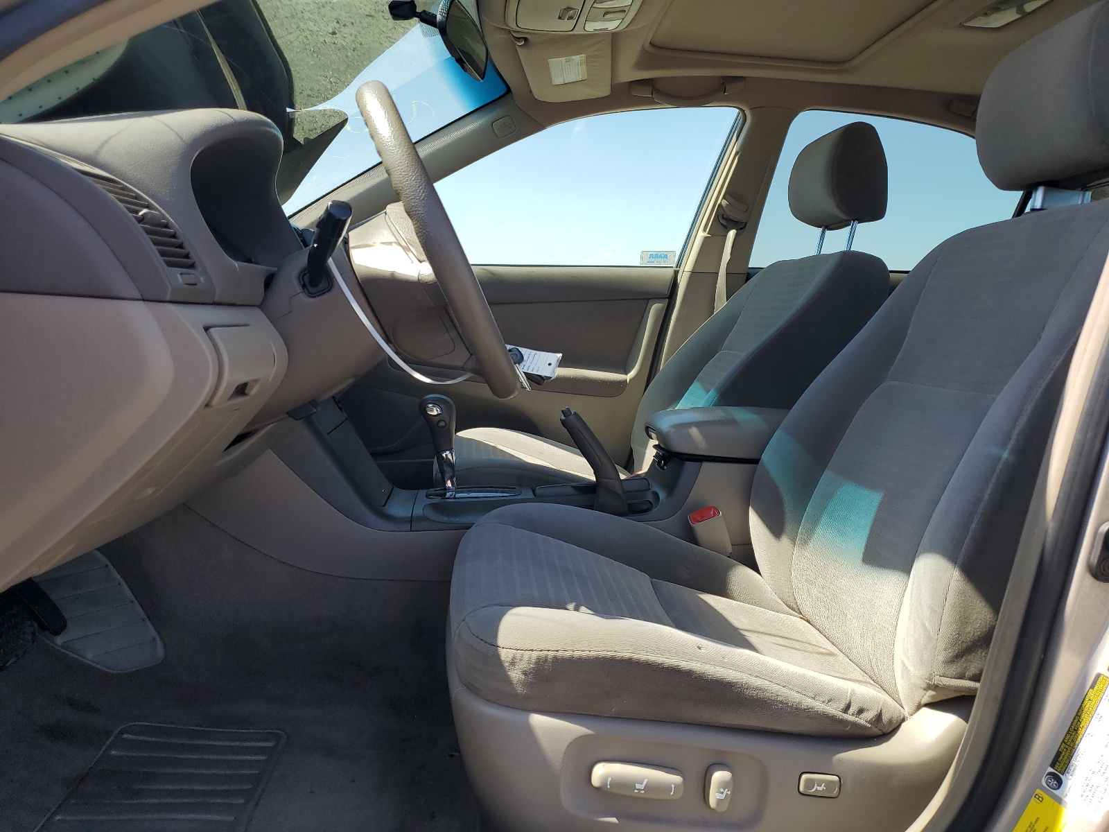 4T1BE30KX5U393448 2005 Toyota Camry Le