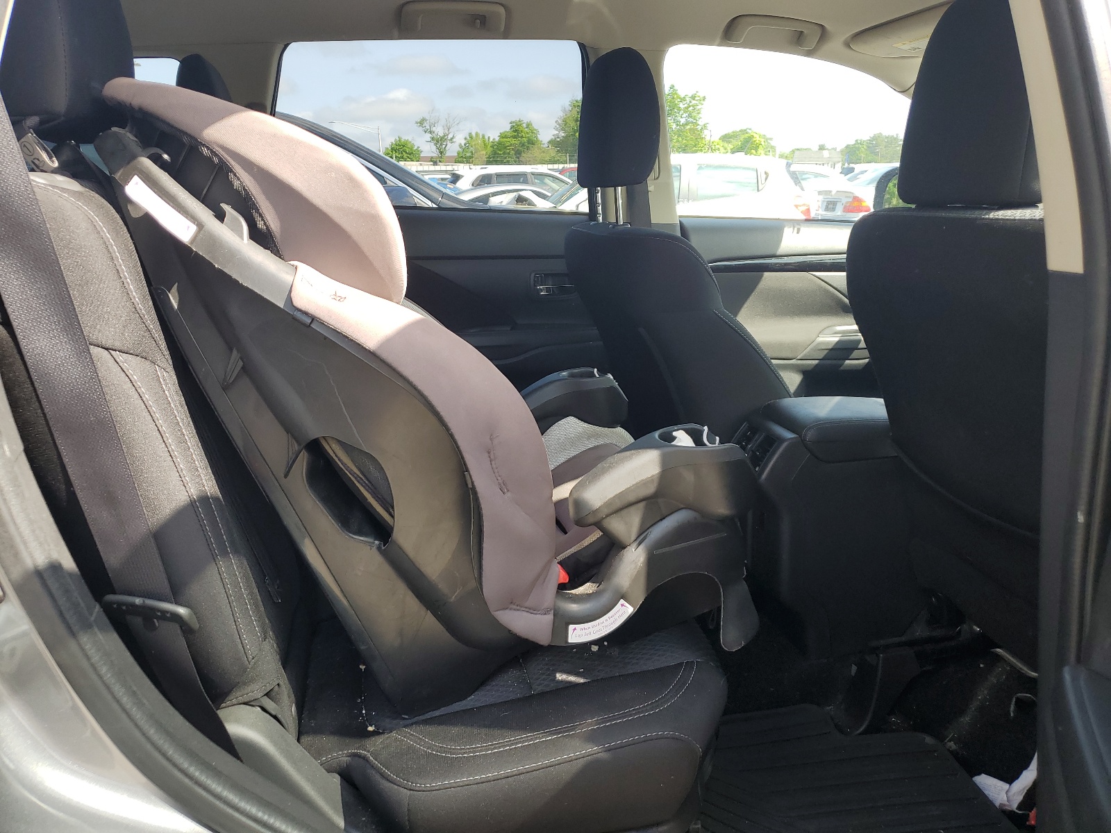 JA4AZ3A36LZ048519 2020 Mitsubishi Outlander Se