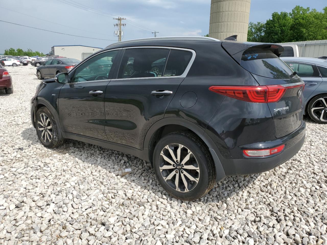 KNDPNCACXJ7374862 2018 KIA SPORTAGE - Image 2