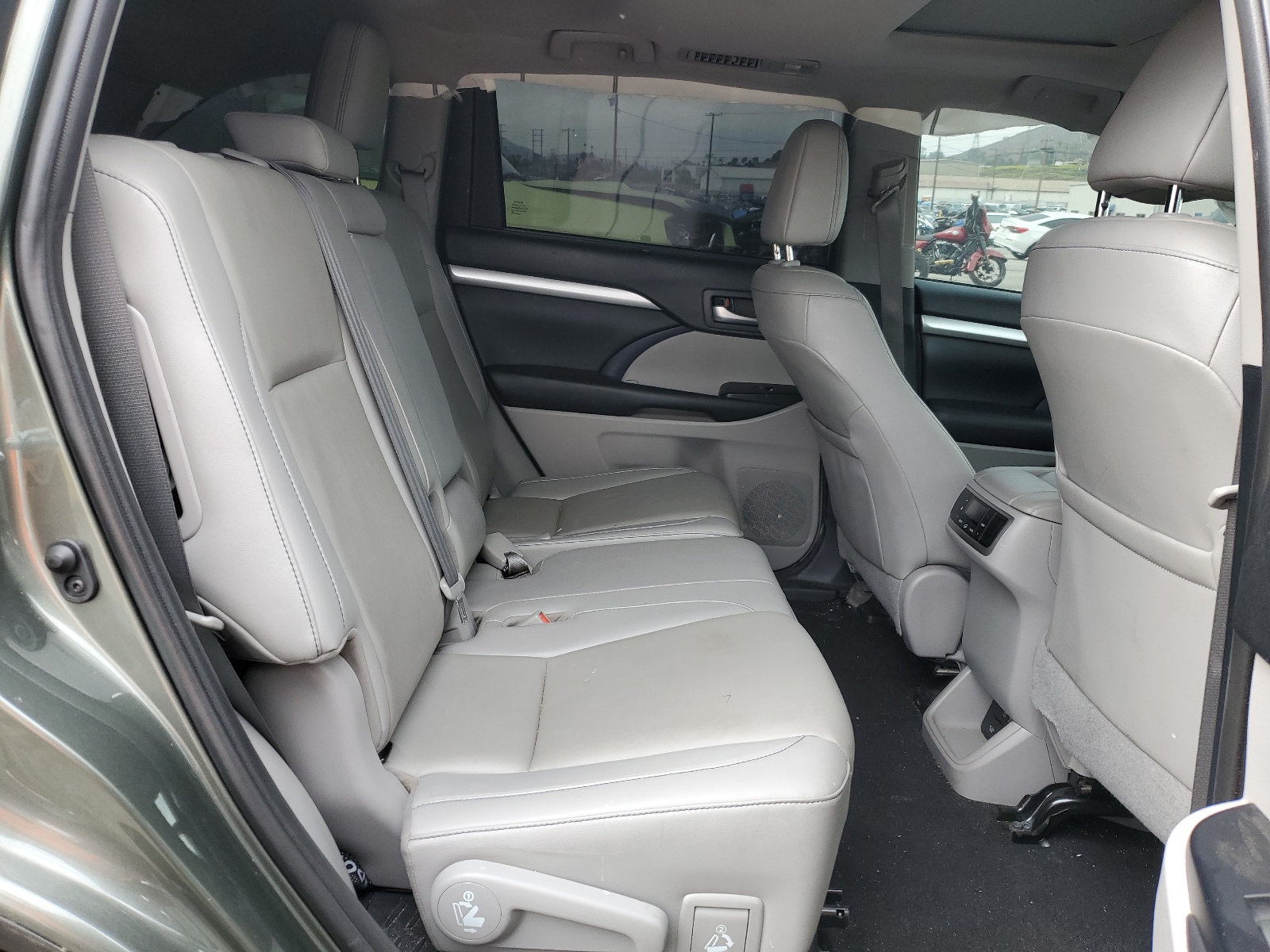 5TDJZRFHXKS965167 2019 Toyota Highlander Se