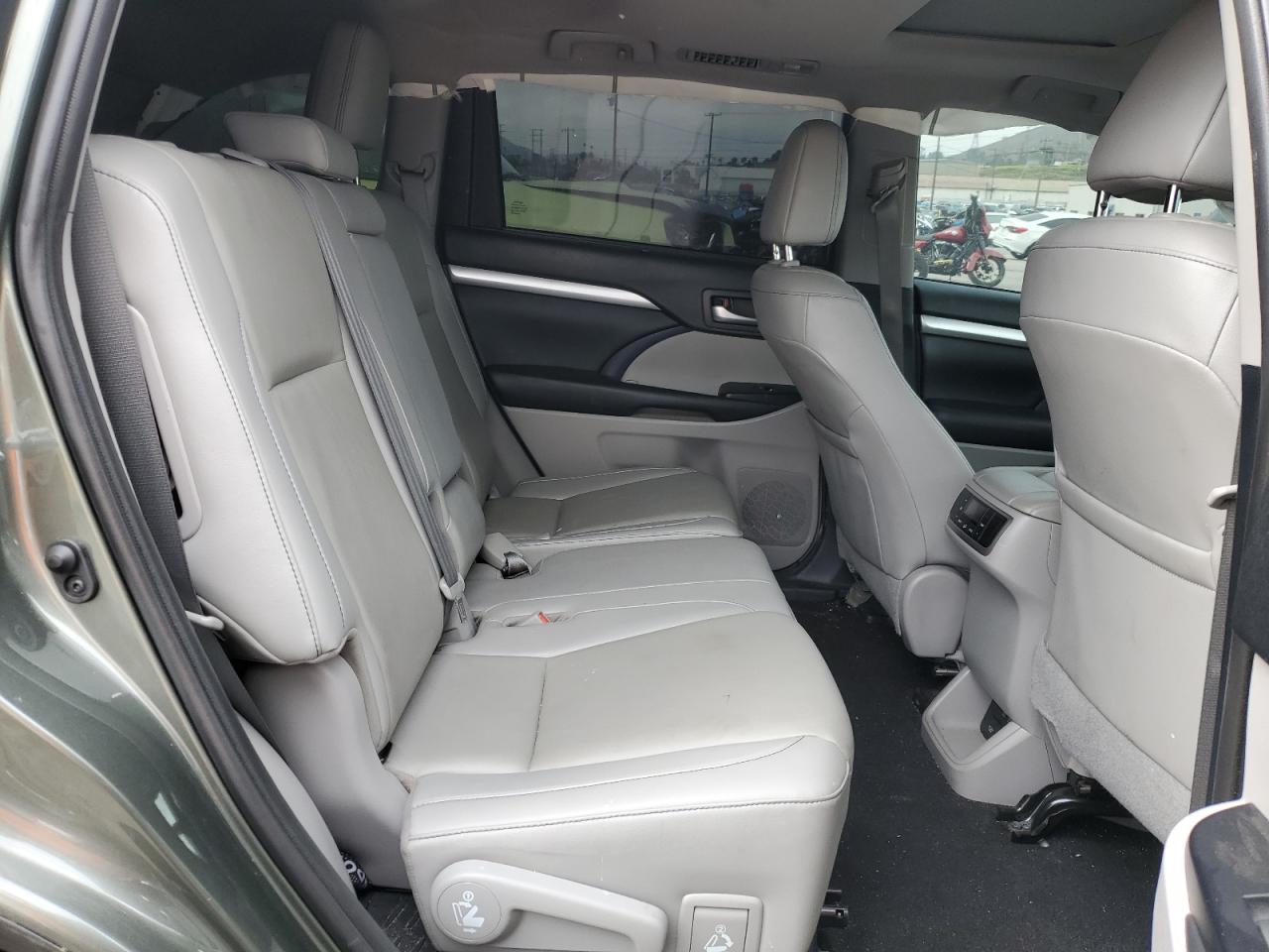 2019 Toyota Highlander Se VIN: 5TDJZRFHXKS965167 Lot: 53127574