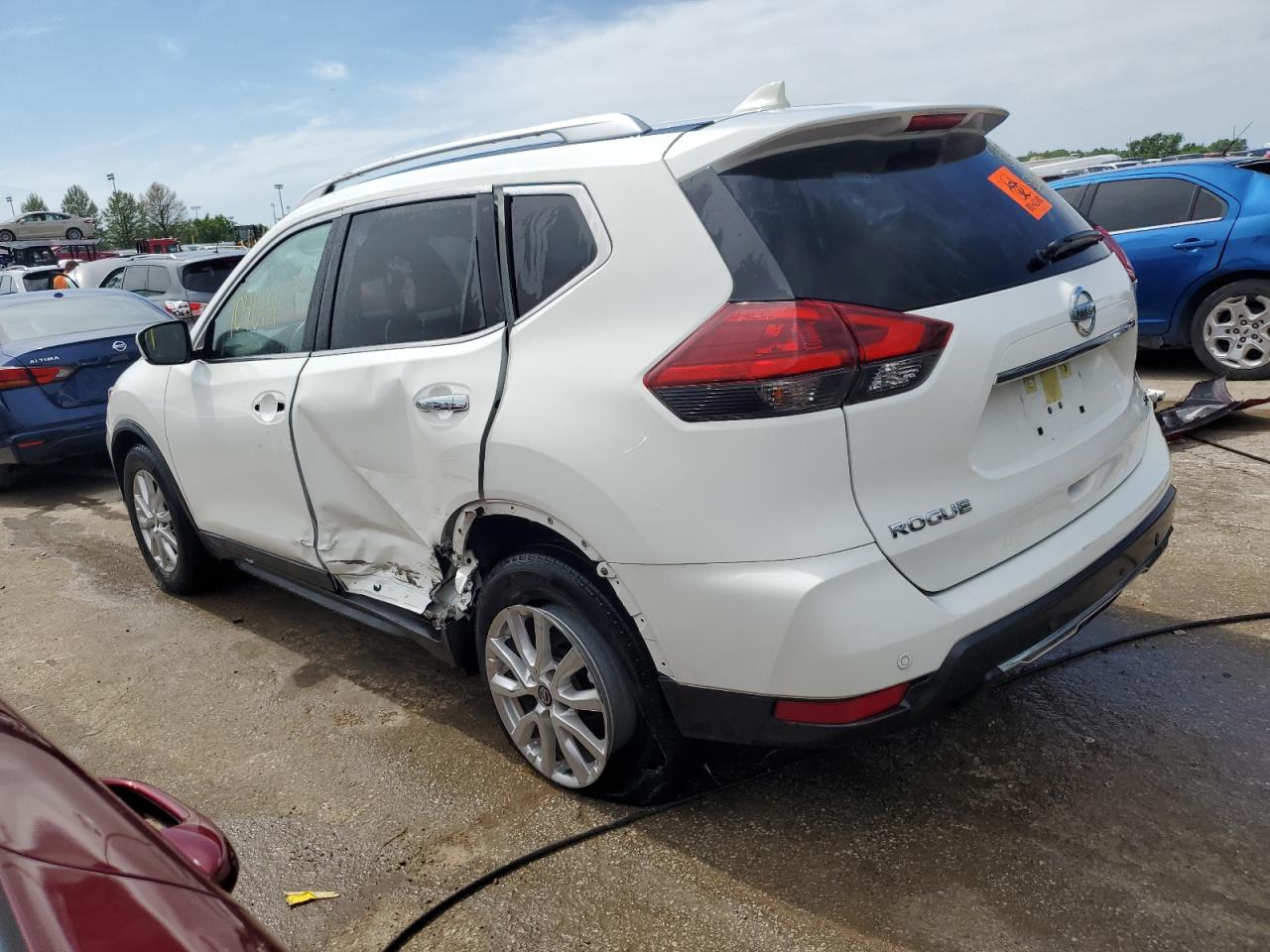2019 Nissan Rogue - Image 2