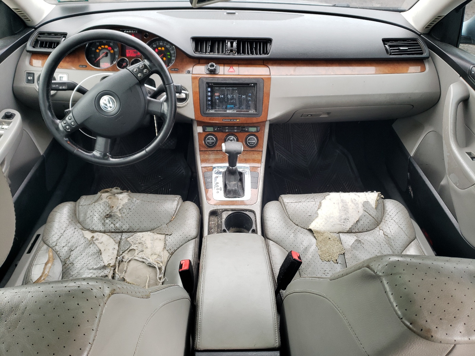 WVWVU73C47E002503 2007 Volkswagen Passat 3.6L 4Motion Wagon Luxury