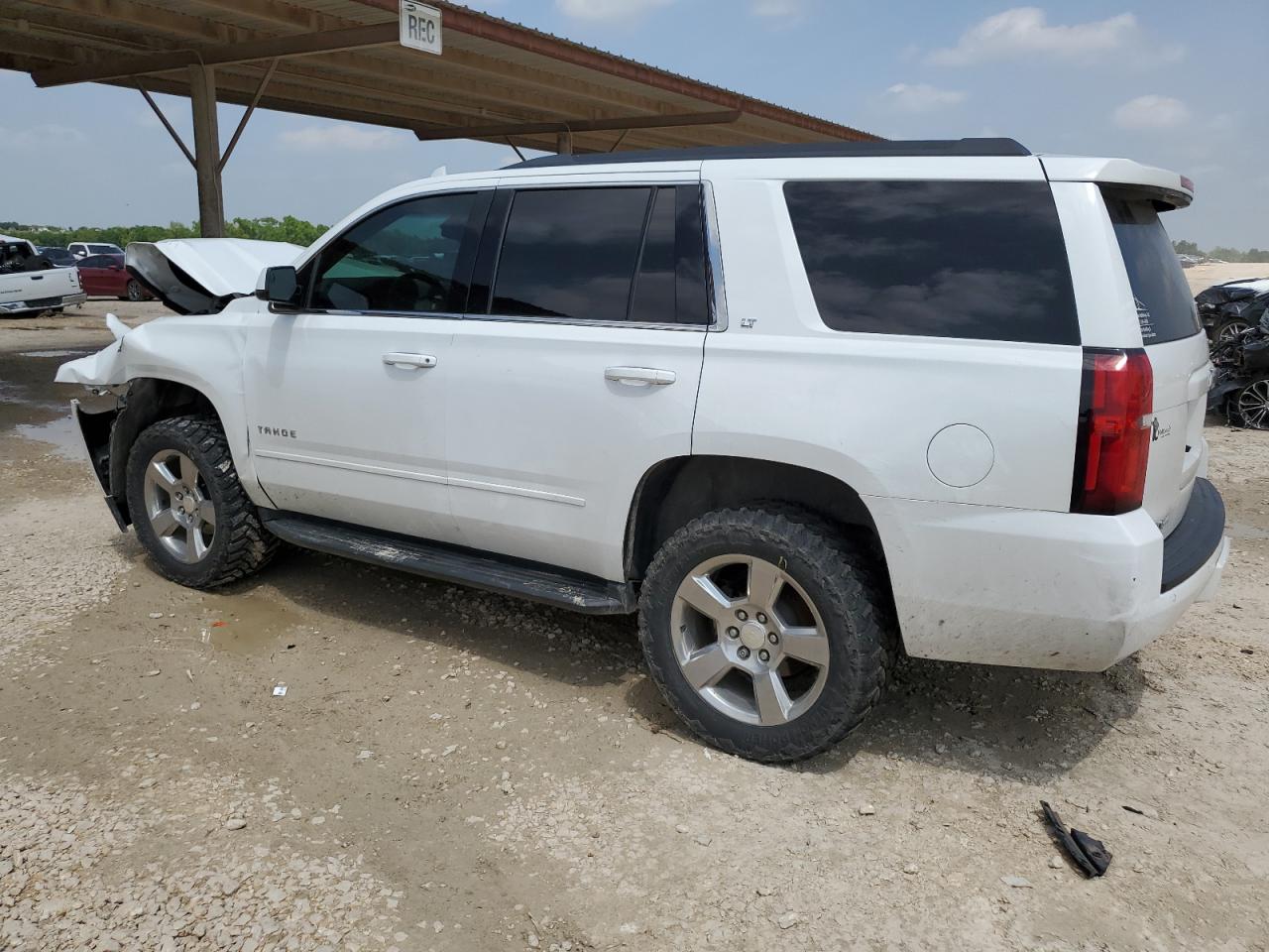 VIN 1GNSCBKC7KR340853 2019 CHEVROLET TAHOE no.2