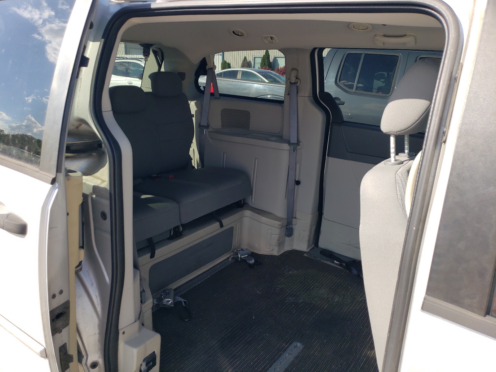 2A8HR44H08R779443 2008 Chrysler Town & Country Lx