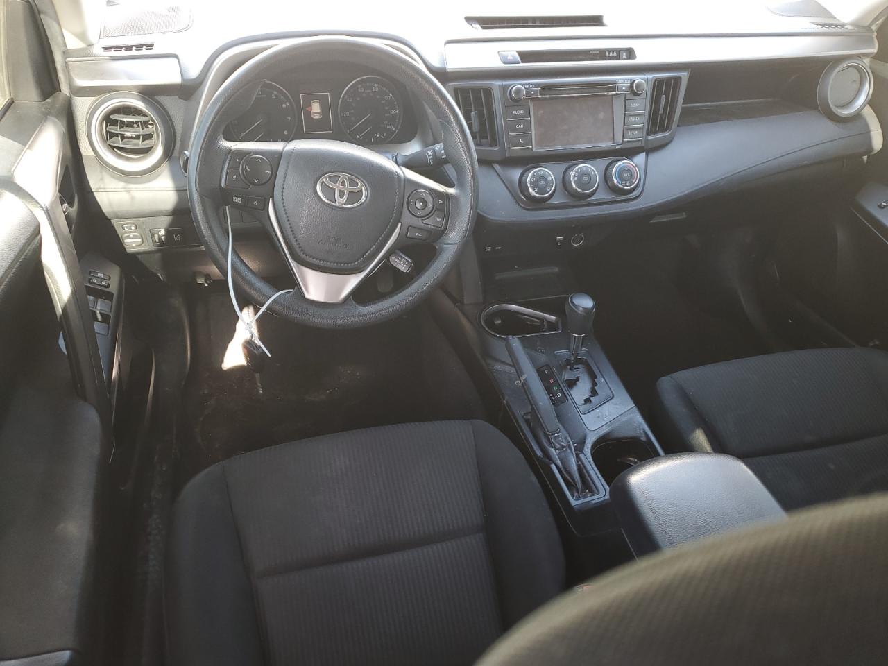 JTMZFREV8HJ702104 2017 Toyota Rav4 Le