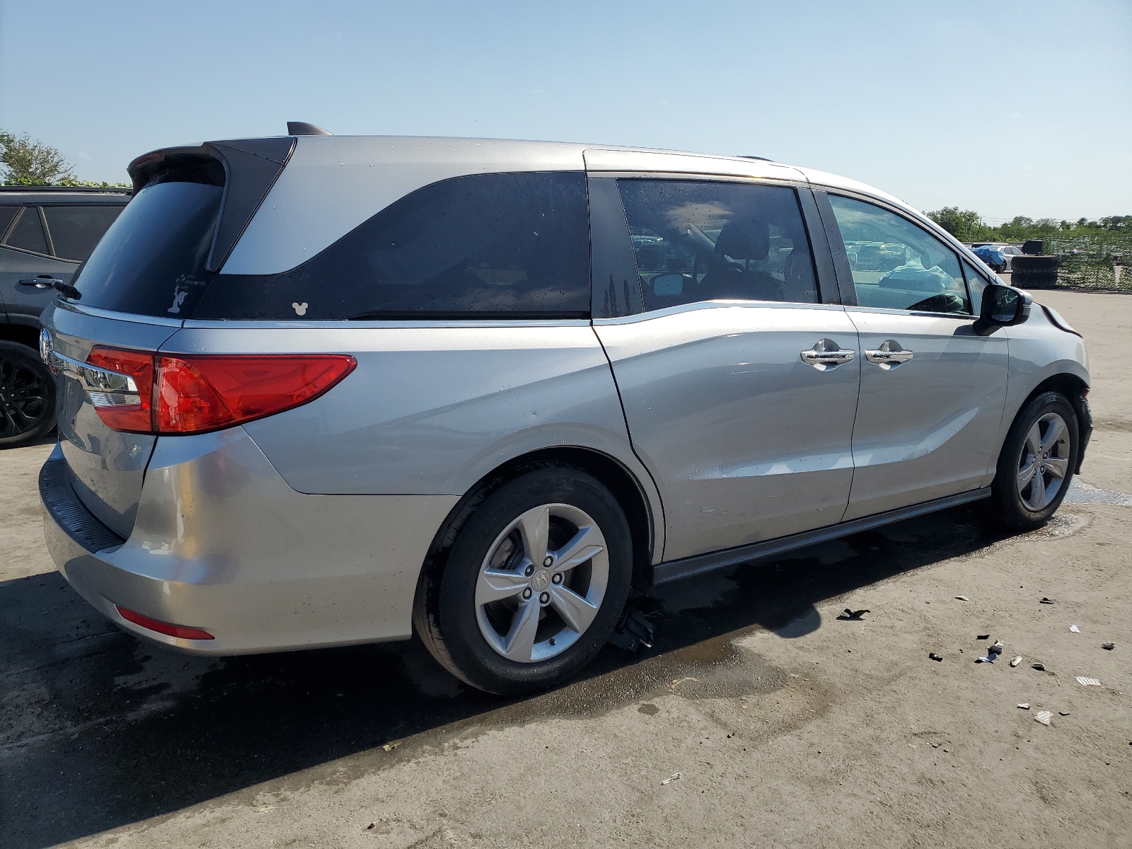 2018 Honda Odyssey Exl vin: 5FNRL6H76JB002728