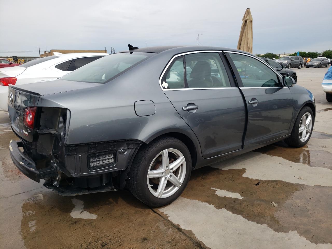 2010 Volkswagen Jetta - Image 3