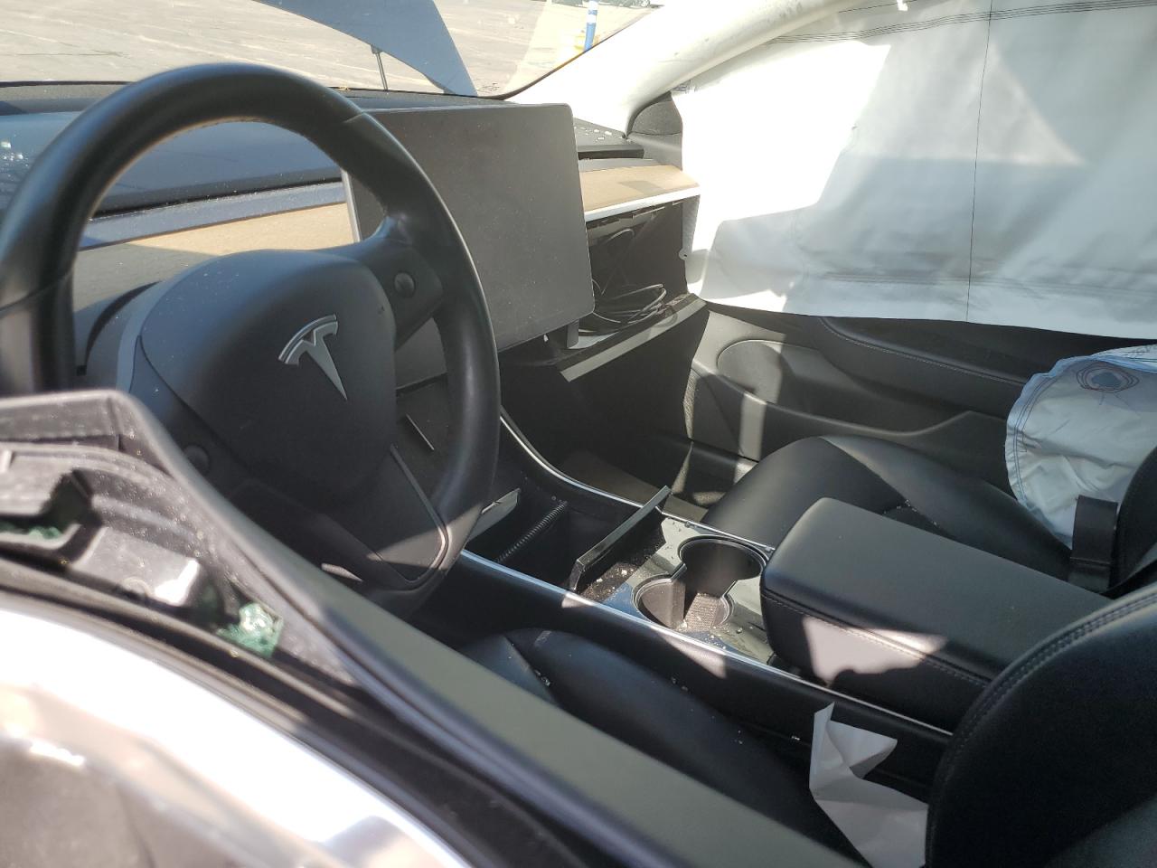 5YJ3E1EB2JF114437 2018 Tesla Model 3