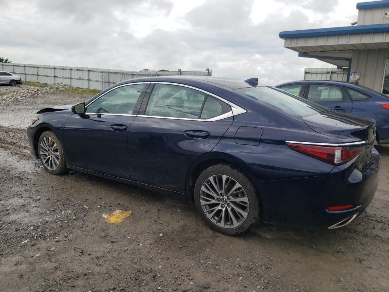 58ABZ1B13KU038610 2019 LEXUS ES - Image 2